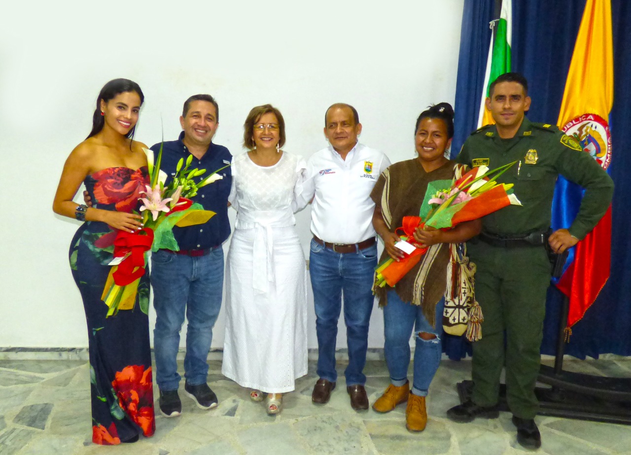 Catalina Hernández Borreo, diseñadora de modas; Julio Cesar Trina, Representante de la Cámara; Ninfa Amaya, Gestora Social; Luis Anaya Toro, alcalde del municipio de La Plata, Leaday Yohana Quilcue, Líder Indígena y Andrés Felipe Sánchez, Capitán de la policía.
